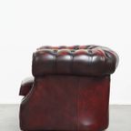 Klassieke En Luxe Rode Rundleren Chesterfield Clubfauteuil In Engelse Stijl Met Siernagels thumbnail 5