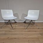 2X Arper Catifa Stoelen - Wit - Zwart - Kunststof -Draaibaar thumbnail 2