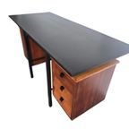 Vintage Houten Bureau Met Zwevend Blad En Zwart Frame thumbnail 10