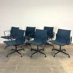 Vitra Ea 104 Designstoel – Draaibaar, Donkerblauw En Iconisch (Special Edition) thumbnail 4