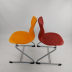 2 Stoelen. Design Verner Panton thumbnail 5