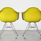 Set Van 2 Mooie En Kleurrijke Vitra Eamas Dar Design Eetkamerstoelen thumbnail 4