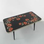 Vintage Salontafel Met Glazen Blad En Schuine, Taps Toelopende Poten thumbnail 4