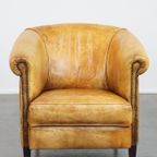 Comfortabele En Charmante Rundleren Engelse Stijl Clubfauteuil In Een Mooie Lichte Kleurstelling thumbnail 12