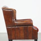 Stijlvolle Vintage, Luxe Schapenleren Oorfauteuil Met Een Rood Corduroy Zitkussen thumbnail 4