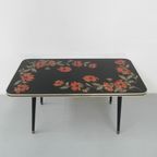 Vintage Salontafel Met Glazen Blad En Schuine, Taps Toelopende Poten thumbnail 10