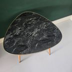 Vintage Salontafel / Koffietafel. Driehoekig, Drie Poten "Kidney Table" thumbnail 10