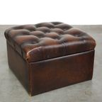 Geweldige Donkerbruine Rundleren Chesterfield Ottoman/ Hocker Met Opbergvak thumbnail 2