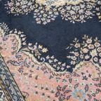 Mooi Vloerkleed Met Voornamelijk Roze En Donkerblauw Met Prachtig Patroon 240x170cm thumbnail 3
