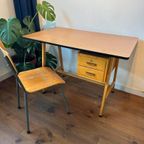 Vintage Houten Bureau Met Formica Tafelblad En Lades thumbnail 8