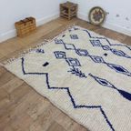 Handgeweven Marokkaanse Berber Tapijt - Blauw En Wit Geometrisch Patroon Met Zigzag (276X180 Cm) thumbnail 4
