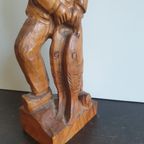 Mooi Houtsnijwerk Beeld Visser Man Met Vissen thumbnail 8