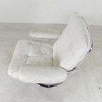 Leolux Fauteuil, Draaistoel Met Wit Lederen Bekleding, Jaren 60 thumbnail 11