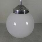 Oude Schoollamp Met Glazen Bol In Opaalglas, Jaren 30 thumbnail 8