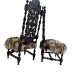 Set Van 2 Antieke Stoelen Bekleed Met Pels Van Wolf thumbnail 6
