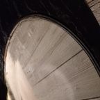 Eenvoudige Antieke Spiegel Met Facetrand In Houten Framewerk. thumbnail 4