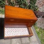 Vintage Ladenkast Op Teakhouten Onderstel thumbnail 16