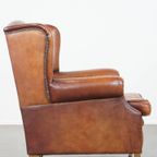Comfortabele Vintage Engelse Stijl Schapenleren Oorfauteuil Met Een Prachtige Warme Kleurstelling thumbnail 4