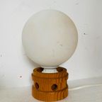 Mushroom Lamp Met Houten Voet En Wit Glazen Bol thumbnail 2