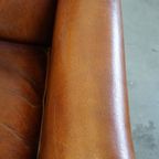 Zeer Mooie Schapenleren Fauteuil Met Een Luxe Vormgeving En Hout Gesneden Poten thumbnail 9