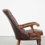 Comfortabele En Klassieke, Prachtig Gekleurde Engelse Rundleren Chesterfield Fauteuil thumbnail 2