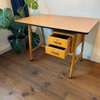 Vintage Houten Bureau Met Formica Tafelblad En Lades thumbnail 3