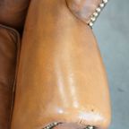 Set Van 2 Klassieke Vintage Rundleren Engelse Chesterfield Oorfauteuils In Een Lichte Cognac Kleu thumbnail 8