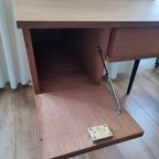 Vintage Houten Bureau Op Zwarte Poten Met Lade En Kastje thumbnail 15