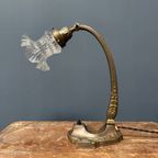 Franse Art Nouveau Tafellamp Met Transparante Glazen Kap thumbnail 2