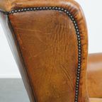 Comfortabele Vintage Oorfauteuil Gemaakt Van Karakteristiek Schapenleer thumbnail 4