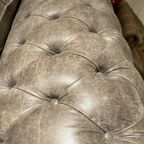 Prachtige Xl Chesterfield 3,5 Zits Bank Vintage Taupe Bruin Leer thumbnail 4