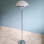 Modernistische Vloerlamp In Verchroomd Metaal En Wit Gesatin thumbnail 5