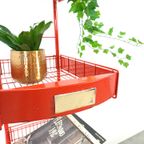 Rood Metalen Winkelvitrine Winkelrek Met Manden Vintage thumbnail 13