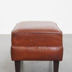 Comfortabele En Karaktervolle Set Van 2 Schapenleren Chesterfield Fauteuils Met Hocker thumbnail 24