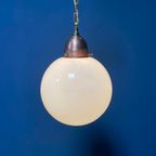 Opaline Glazen Bollamp Met Koperen Armatuur thumbnail 16