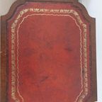 Bijzettafeltje Met Rood Leder Blad Met Goudkleurige Sierrand thumbnail 5