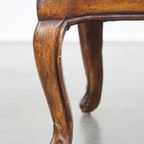 Charmante, Klassieke Rundleren Engelse Chesterfield Armchair Met Sierlijke Poten thumbnail 9
