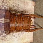 Klassieke Rond Ladekastje Bijzettafel, Met Sierlijke Versiering 3 Laatjes En Messing Versieringen Afm. 36x36cm En 81cm Hoog. thumbnail 2