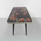 Vintage Salontafel Met Glazen Blad En Schuine, Taps Toelopende Poten thumbnail 8