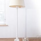 Grote Kalk Krijtwitte Brocante Staande Lamp Van Hout thumbnail 2