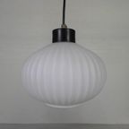 Vintage Hanglamp Met Witte Geribbelde Glazen Bol, Jaren 60 thumbnail 6