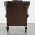 Mooie Donkerbruine Vintage Rundleren Chesterfield Oorfauteuil Met Een Mooi Patina thumbnail 5