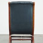 Sierlijke Donkerblauwe Chesterfield Fauteuil Gemaakt Van Rundleer En Gecombineerd Met Hout thumbnail 5