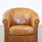 Comfortabele En Charmante, Stoere Schapenleren Clubfauteuil In Een Prachtige Cognac Kleur thumbnail 3