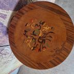 Klassieke Rond Ladekastje Bijzettafel, Met Sierlijke Versiering 3 Laatjes En Messing Versieringen Afm. 36x36cm En 81cm Hoog. thumbnail 5