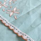 Prachtig Geborduurd Vintage Turquoise Tafelkleedje Met 3 Servetten thumbnail 7