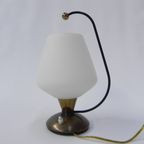 Vintage Bureaulamp Met Witte Glazen Kap thumbnail 5