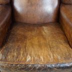 Grote, Karaktervolle En Comfortabele Vintage Engelse Stijl Schapenleren Oorfauteuil thumbnail 2