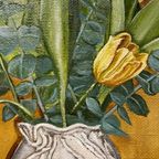Gele Tulpen In Een Witte Vaas thumbnail 6
