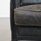 Unieke En Karaktervolle, Strakke Zwarte Rundleren En Houten Armchair thumbnail 10